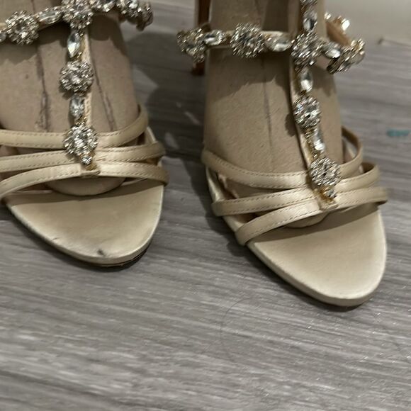 Badgley Mischka heels  have a Round Toe size 9 1/2 - Picture 3 of 7